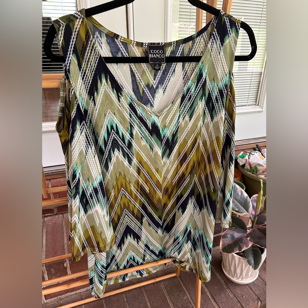 Coco Bianco Cold Shoulder Top